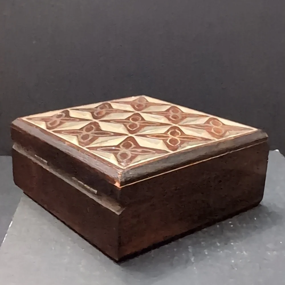 VGT, Handcrafted Wooden,Lidded Trinket Box with Marquetry Inlay. - Picture 2 of 10